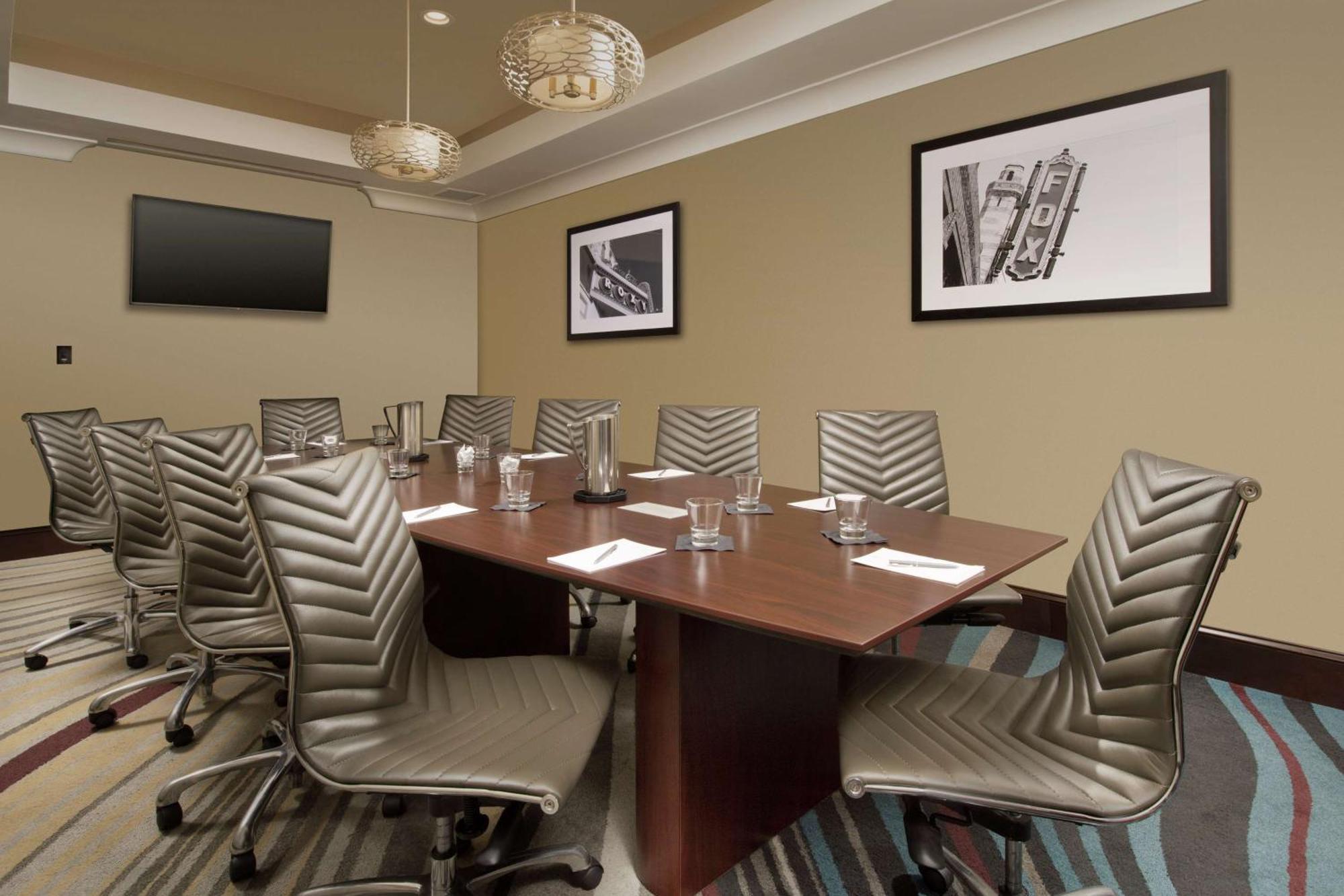 Embassy Suites By Hilton Atlanta Airport College Park Exterior foto