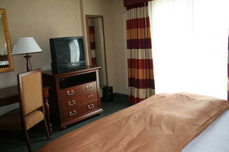 Embassy Suites By Hilton Atlanta Airport College Park Quarto foto